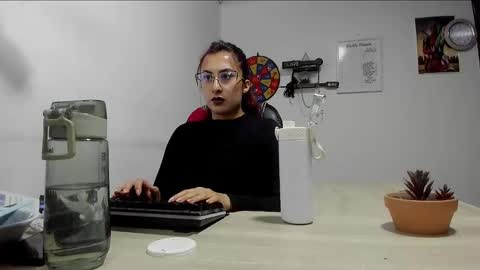 Snapshot of scarlett_sen chatting on March 2025 04:18:01 PM Mistress Scarlett online show from March 2025 04:18:01 PM