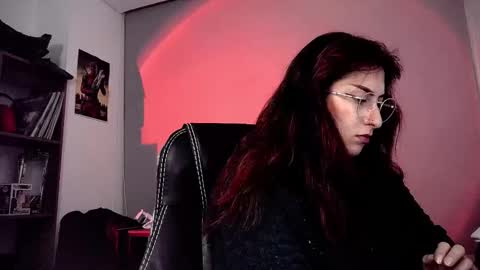Snapshot of scarlett_sen chatting on November 2025 01:00:01 PM Mistress Scarlett online show from November 2025 01:00:01 PM