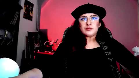 Snapshot of scarlett_sen chatting on November 2025 01:35:02 PM Mistress Scarlett online show from November 2025 01:35:02 PM