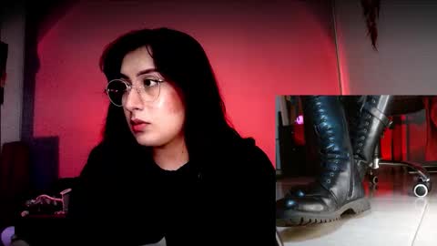 Snapshot of scarlett_sen chatting on December 2025 01:31:01 PM Mistress Scarlett online show from December 2025 01:31:01 PM