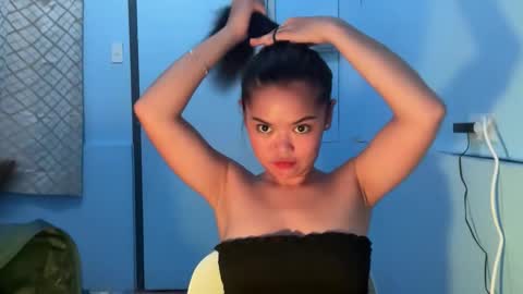 Snapshot of scarlett_snow0 chatting on September 2025 12:05:01 PM Scarlett online show from September 2025 12:05:01 PM