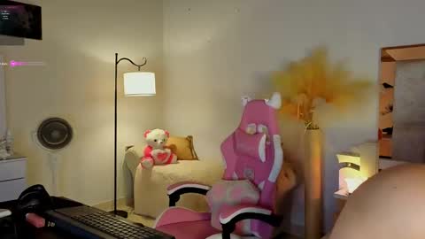 Snapshot of scarlette_tsunade chatting on November 2025 01:18:02 AM scarlette_tsunade online show from November 2025 01:18:02 AM