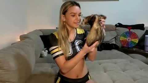 Snapshot of scarletterose_504259 chatting on October 2025 09:21:02 PM Scarlett online show from October 2025 09:21:02 PM