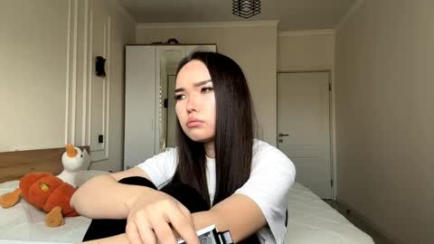 scarlettleszczynski online show from April 2026 11:17:01 AM