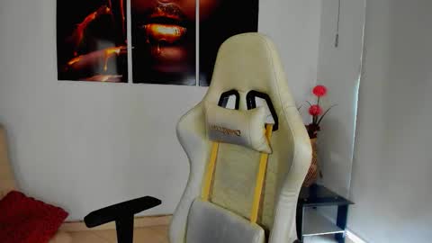 Scarlett online show from October 2025 09:00:02 PM