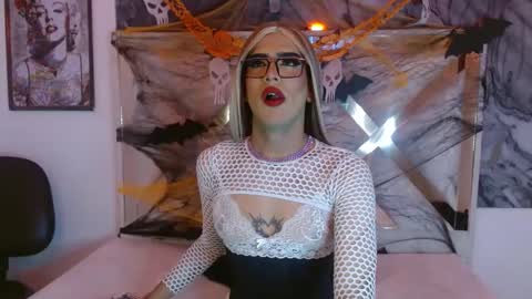 Scarlett online show from October 2025 05:00:02 AM