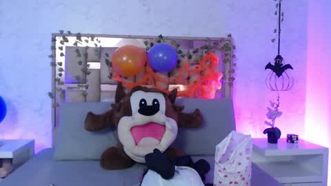 Snapshot of scarlettroxx chatting on October 2025 11:43:02 AM Scarlet online show from October 2025 11:43:02 AM