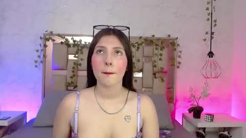 Snapshot of scarlettroxx chatting on November 2025 11:44:01 AM Scarlet online show from November 2025 11:44:01 AM