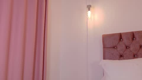 Snapshot of scarlettt_moon chatting on October 2025 07:35:02 PM scarlettt_moon online show from October 2025 07:35:02 PM