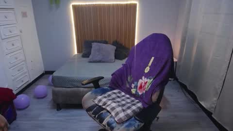 Scarllett online show from November 2025 05:21:01 AM