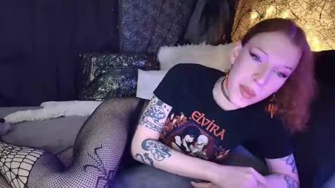 Snapshot of scary_sarah chatting on February 2025 07:00:01 PM Sarah Bones online show from February 2025 07:00:01 PM