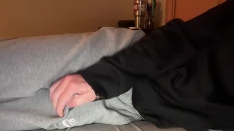 Snapshot of scb894682 chatting on December 2024 06:01:02 AM Skinny College Boy online show from December 2024 06:01:02 AM