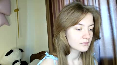 Snapshot of scented_elsa chatting on June 2026 08:19:01 AM Elsa online show from June 2026 08:19:01 AM