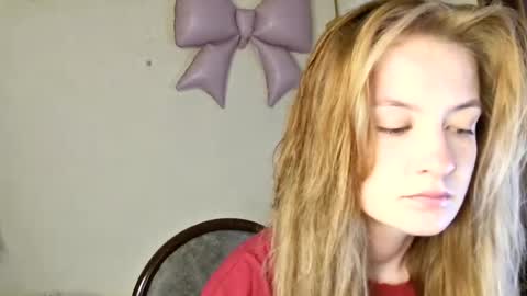 Snapshot of scented_elsa chatting on June 2026 11:43:02 AM Elsa online show from June 2026 11:43:02 AM