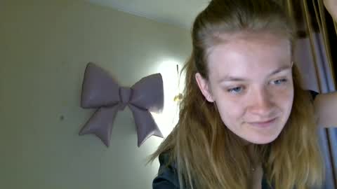 Snapshot of scented_elsa chatting on July 2026 06:49:02 AM Elsa online show from July 2026 06:49:02 AM