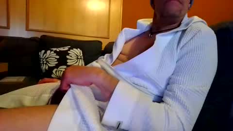 schmuhbaer1 online show from December 2025 07:37:01 AM