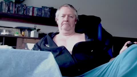 Snapshot of schnatter66 chatting on December 2024 09:38:02 AM Thomas online show from December 2024 09:38:02 AM