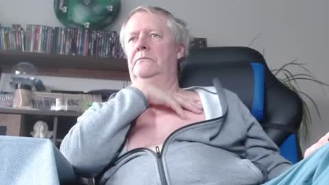 Snapshot of schnatter66 chatting on December 2024 09:39:02 AM Thomas online show from December 2024 09:39:02 AM