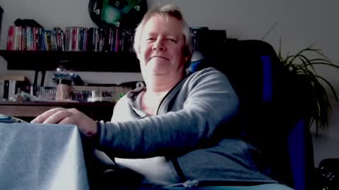 Snapshot of schnatter66 chatting on December 2024 11:41:02 AM Thomas online show from December 2024 11:41:02 AM