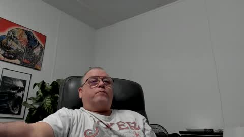 YourBannana1 online show from March 2025 04:18:01 PM