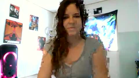 Snapshot of screamqueenp chatting on May 2026 09:22:02 PM PennyWise online show from May 2026 09:22:02 PM