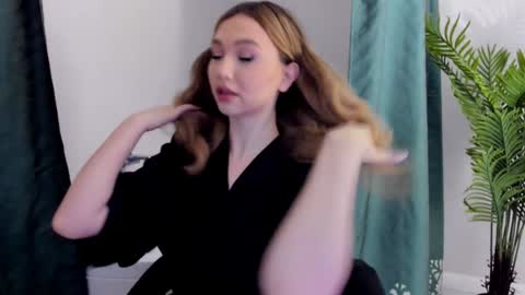 Kate online show from December 2024 07:38:02 PM