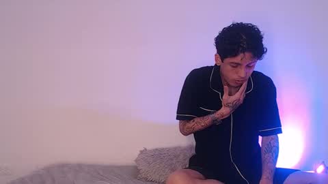  CAMILA Y SEBASTIAN online show from September 2025 01:00:01 AM