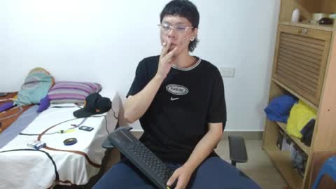 Snapshot of sebasslops chatting on April 2026 01:02:02 PM Sebas online show from April 2026 01:02:02 PM