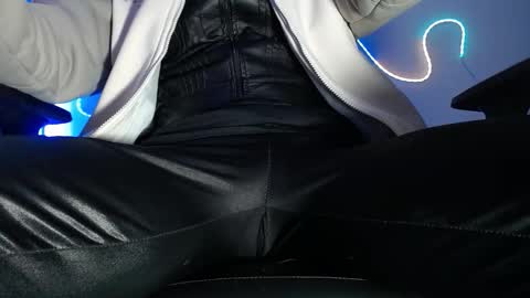 Snapshot of sebastian_025 chatting on November 2025 10:15:02 AM Sebastian online show from November 2025 10:15:02 AM