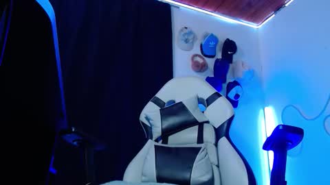 Snapshot of sebastian_025 chatting on December 2025 05:01:02 AM Sebastian online show from December 2025 05:01:02 AM