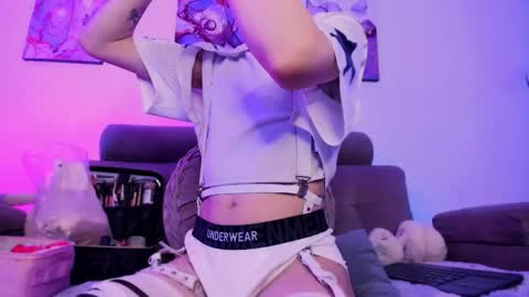     .  INDEPENDENT MODEL online show from March 2026 12:34:01 PM