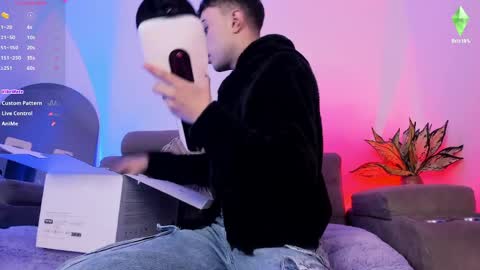     .  INDEPENDENT MODEL online show from April 2026 01:08:02 PM