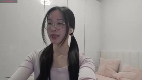 Angela online show from November 2025 01:31:01 AM