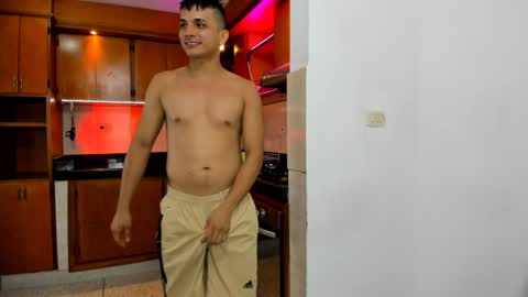 Snapshot of secrethause71605 chatting on January 2025 09:25:01 PM NIKOL online show from January 2025 09:25:01 PM