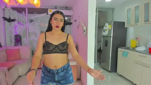 Snapshot of secrethause71605 chatting on October 2025 09:46:01 PM NIKOL online show from October 2025 09:46:01 PM