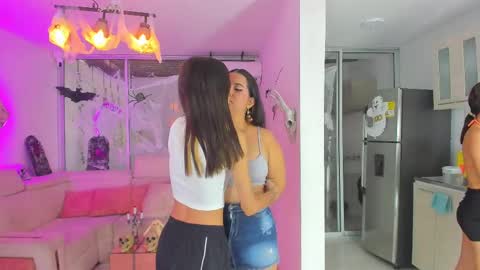 Snapshot of secrethause71605 chatting on October 2025 09:34:01 PM NIKOL online show from October 2025 09:34:01 PM