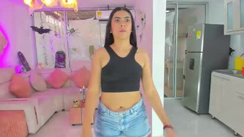 Snapshot of secrethause71605 chatting on October 2025 09:37:02 PM NIKOL online show from October 2025 09:37:02 PM