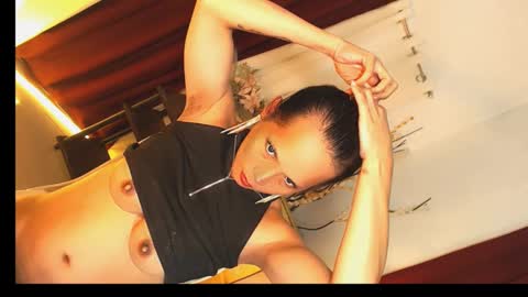 Snapshot of seductive_nicki chatting on December 2024 01:39:01 AM seductive_nicki online show from December 2024 01:39:01 AM