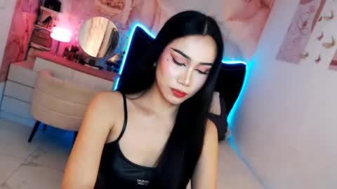 Snapshot of seductive_vana chatting on July 2026 05:17:02 PM Vanessa online show from July 2026 05:17:02 PM