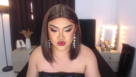 Snapshot of seductivelolalola chatting on February 2025 01:23:02 AM Natalie Mefford online show from February 2025 01:23:02 AM