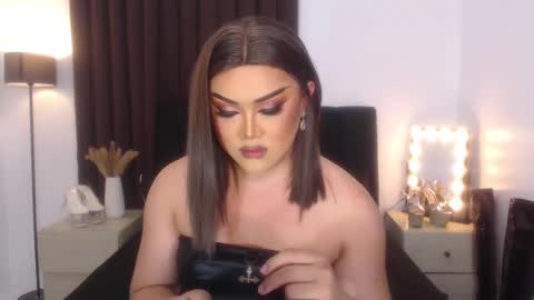 Snapshot of seductivelolalola chatting on February 2025 10:11:02 AM Natalie Mefford online show from February 2025 10:11:02 AM