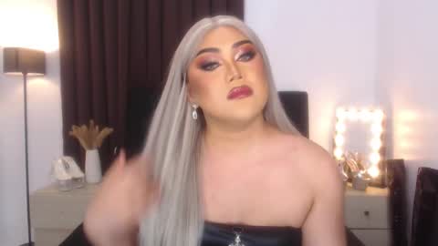 Snapshot of seductivelolalola chatting on February 2025 01:16:01 PM Natalie Mefford online show from February 2025 01:16:01 PM