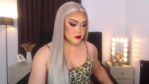 Snapshot of seductivelolalola chatting on February 2025 06:43:02 PM Natalie Mefford online show from February 2025 06:43:02 PM