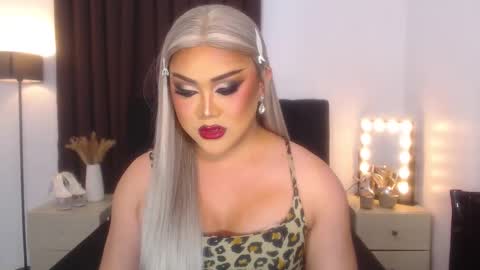 Snapshot of seductivelolalola chatting on February 2025 09:59:01 PM Natalie Mefford online show from February 2025 09:59:01 PM