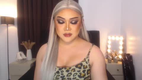 Snapshot of seductivelolalola chatting on February 2025 06:59:02 AM Natalie Mefford online show from February 2025 06:59:02 AM