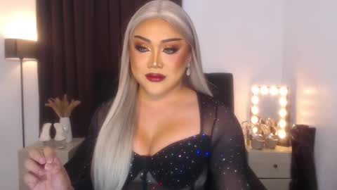 Snapshot of seductivelolalola chatting on February 2025 07:05:01 PM Natalie Mefford online show from February 2025 07:05:01 PM