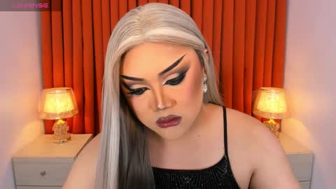 Snapshot of seductivelolalola chatting on February 2025 03:27:01 PM Natalie Mefford online show from February 2025 03:27:01 PM