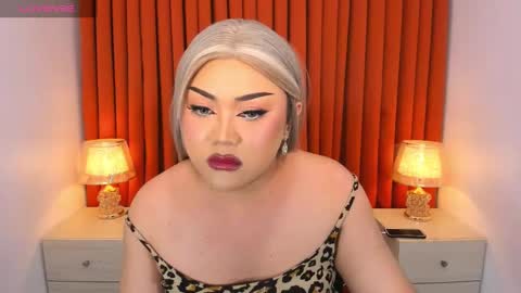 Snapshot of seductivelolalola chatting on February 2025 09:36:01 PM Natalie Mefford online show from February 2025 09:36:01 PM