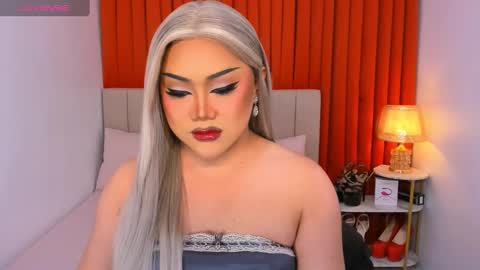 Snapshot of seductivelolalola chatting on March 2025 10:17:02 PM Natalie Mefford online show from March 2025 10:17:02 PM