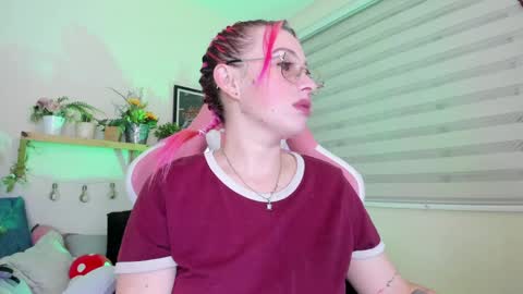 Yeyis  online show from April 2026 02:33:01 AM